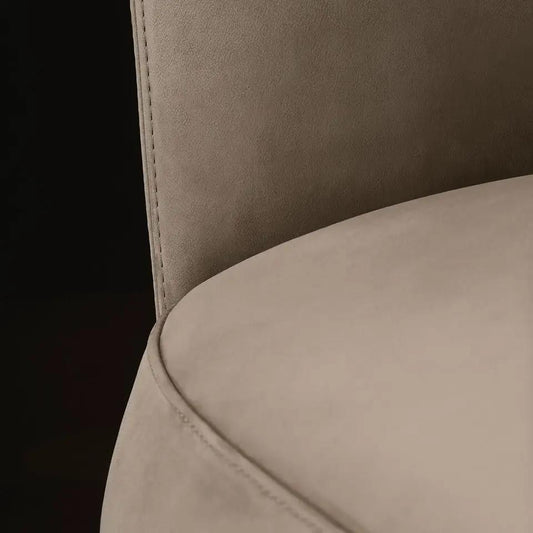 Sillón moderno acolchado y tapizado