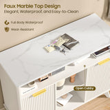 Aparador tipo buffet con estantes ajustables