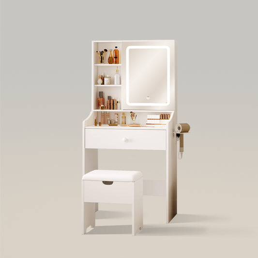 Pequeño tocador con espejo y luces